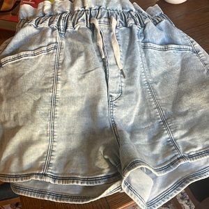 Super fun Blank NYC Denim Shorts 31